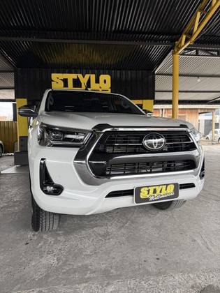 TOYOTA HILUX 2.8 D-4D TURBO DIESEL CD SRX 4X4 AUTOMÁTICO